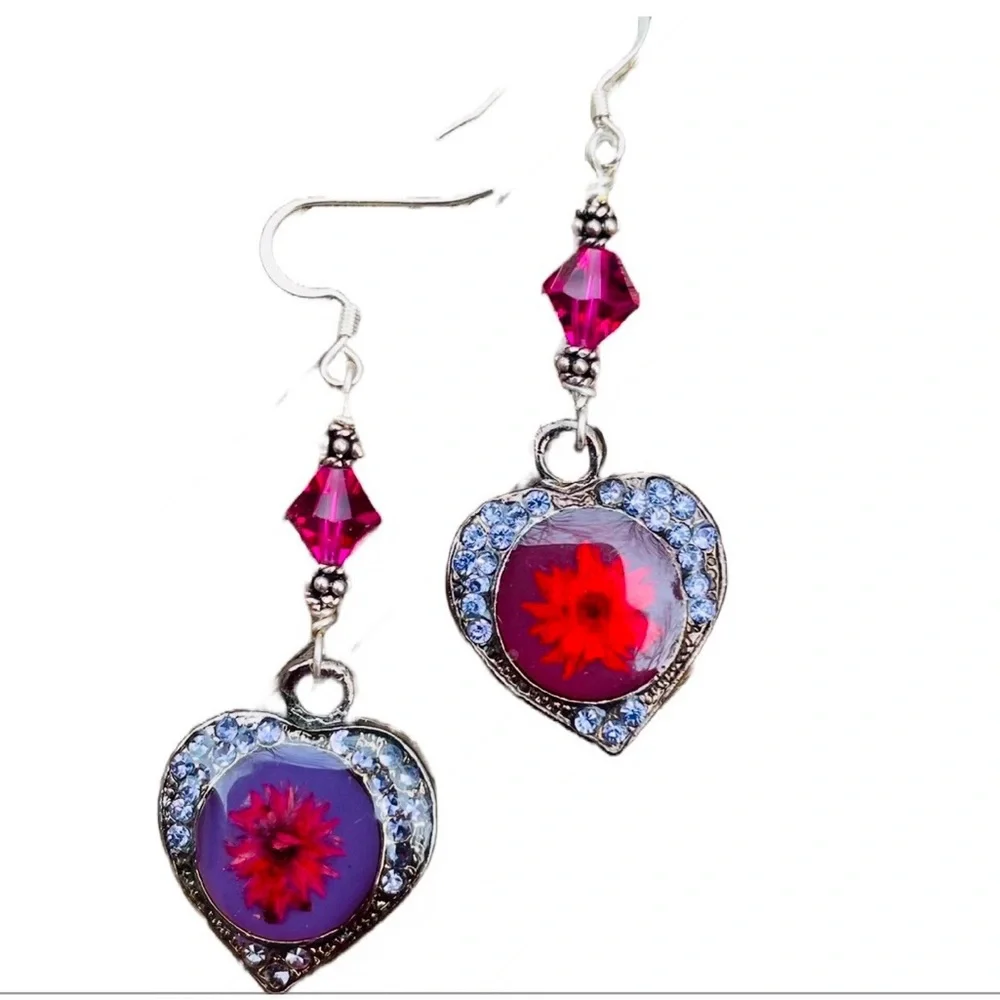 Antique Lamp work flower heart earrings. Swarovski Crystal. - Picture 2 of 3
